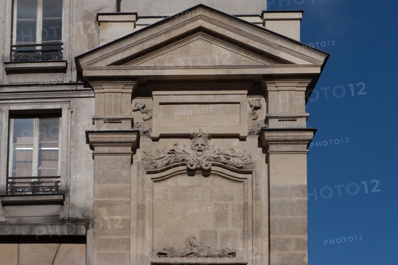 France, Region Ile de France, paris 11e arrondissement, 1 rue de Charonne, faubourg Saint-Antoine, fontaine Trogneux, details, sculpture, ornements,