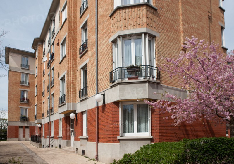 France, Region Ile de France, Hauts de Seine, Suresnes, cite jardin, arbres en fleur,