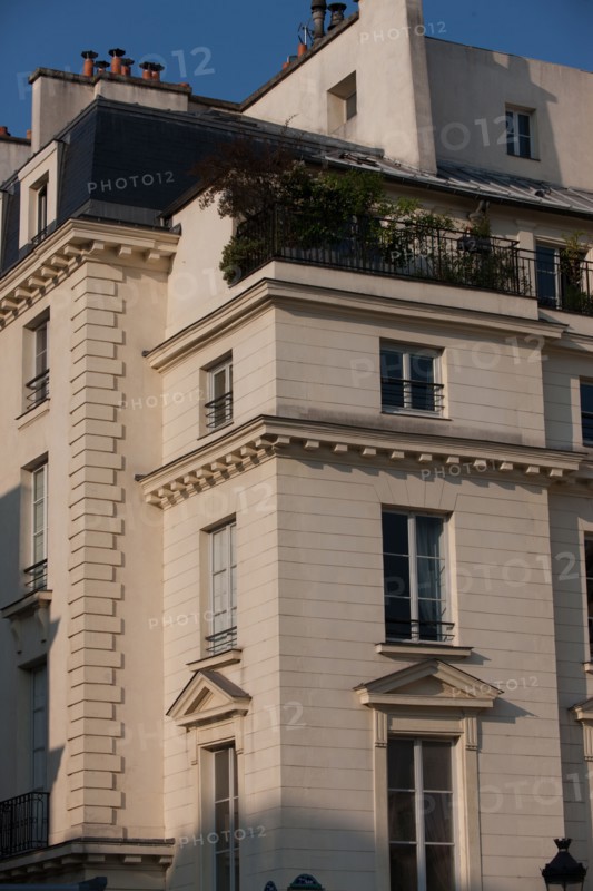 France, Region Ile de France, Paris, 7e arrondissement, place du Palais Bourbon, face a l'Assemblee Nationale