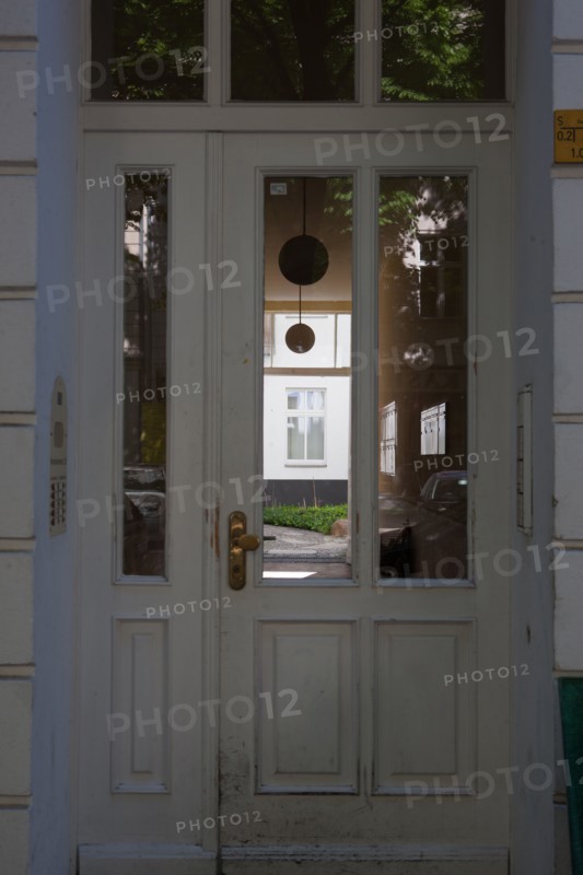 Allemagne (Germany), Berlin, Friedrichshain, immeuble, ancien Berlin Est, entree d'immeuble,