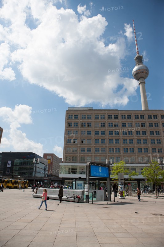 Allemagne, Germany, Berlin, Alexanderplatz, place, fontaine, tour de television de Berlin Est, sphere,