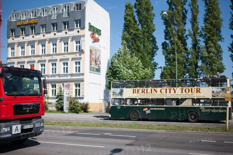 Allemagne (Germany), Berlin, Friedrichshain, immeuble, ancien Berlin Est, East Side Gallery, artistes ayant realise des oeuvres sur le mur,