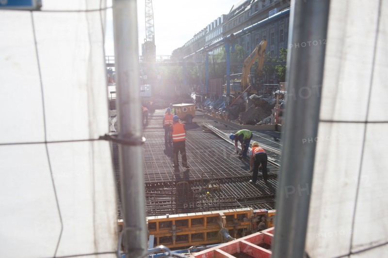 Germany, Allemagne, Berlin, mitte, Friedrichstrasse, travaux du futur metro, grues,