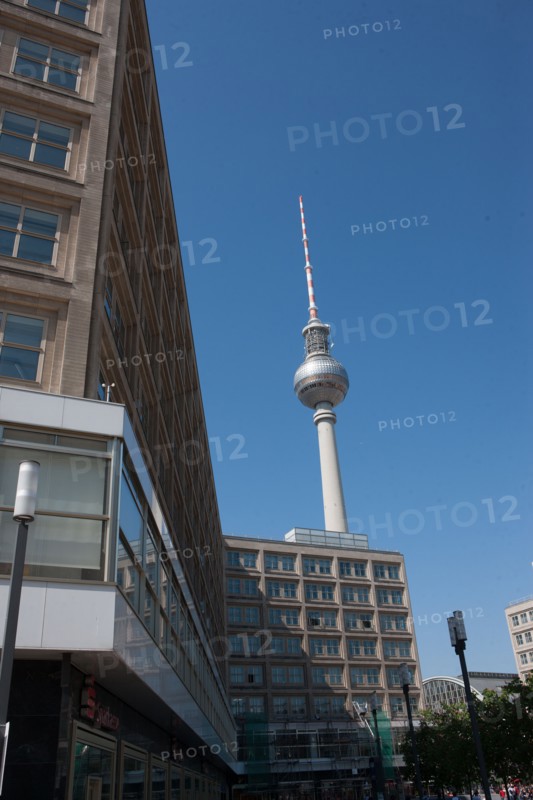 Allemagne (Germany), Berlin, Alexanderplatz, Tour Fernsehturm, tour de television de Berlin Est,