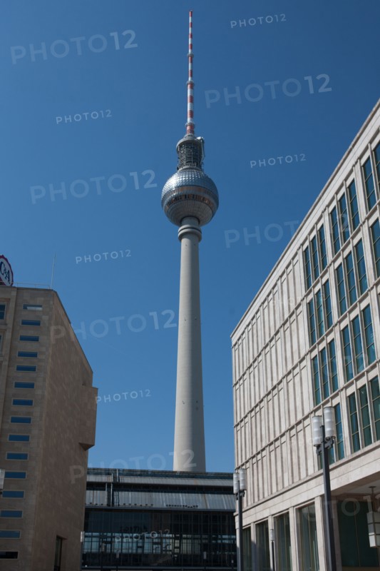 Allemagne (Germany), Berlin, Alexanderplatz, Tour Fernsehturm, tour de television de Berlin Est,