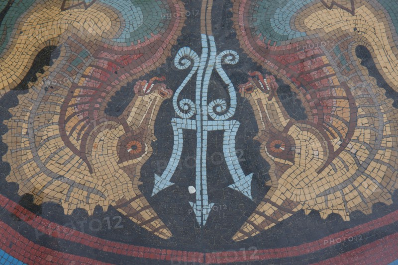 Allemagne (Germany), Berlin, Museuminsell (Ile aux Musees), Nationalgalerie, Musee des Beaux-Arts, fontaine, mosaique, trident, eau,