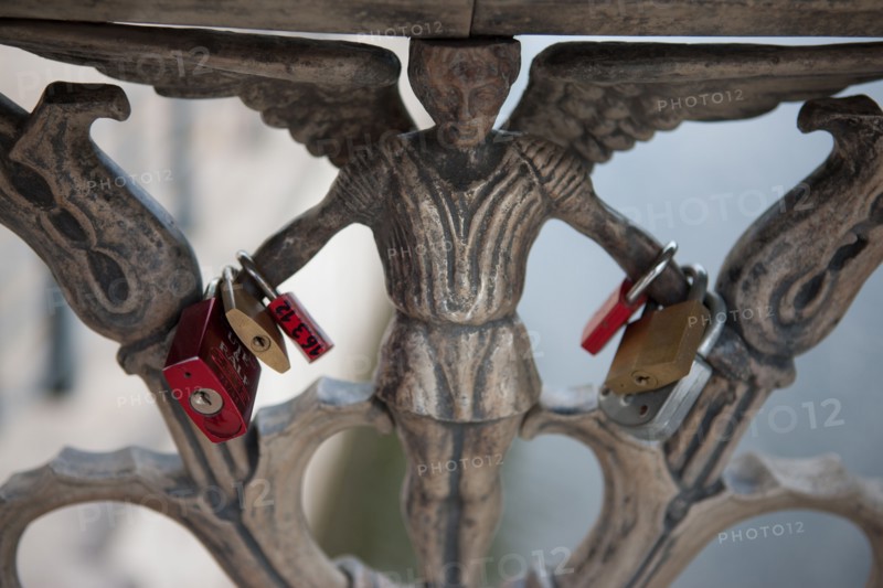 Allemagne (Germany), Berlin, Museuminsell (Ile aux Musees), pont avec cadenas,