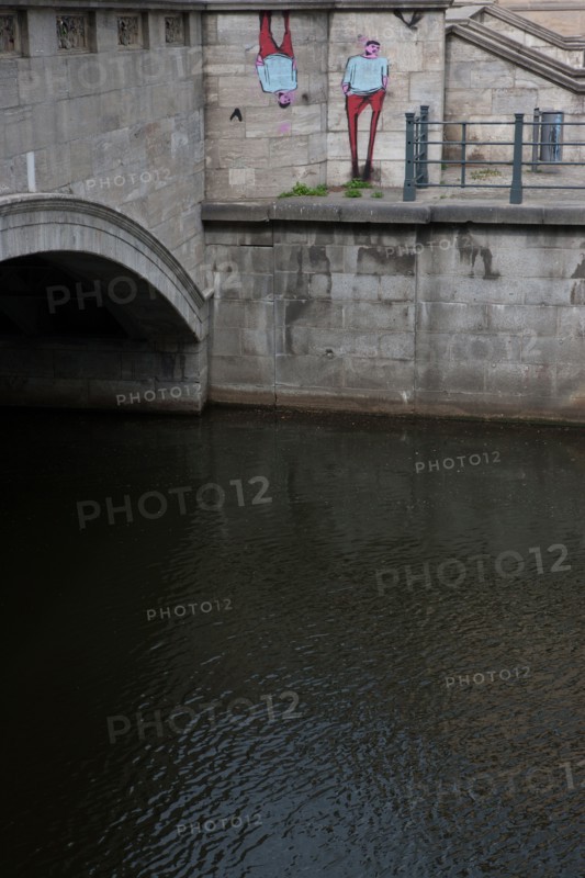 Allemagne (Germany), Berlin, Museuminsell (Ile aux Musees), pont avec cadenas,