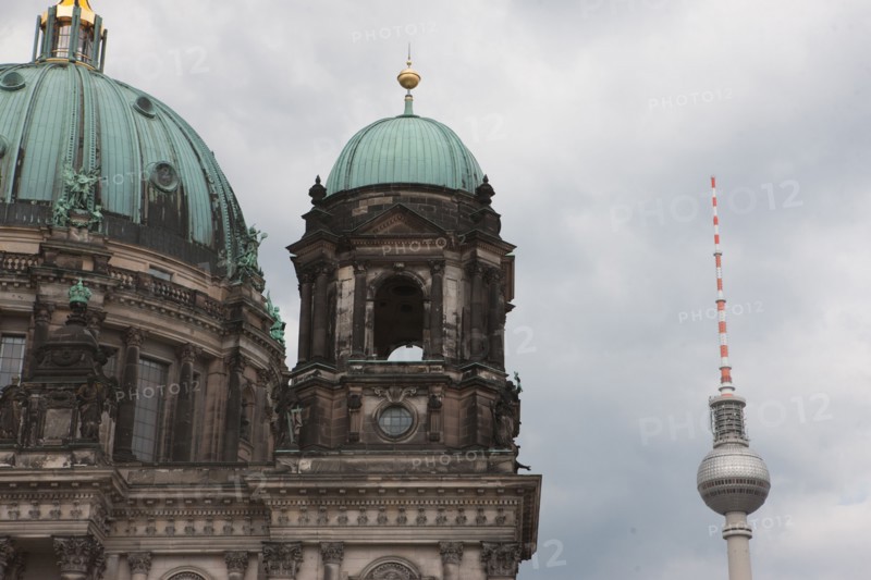 Allemagne (Germany), Berlin, Museuminsell (Ile aux Musees), Altes Museum, Berliner Dom, eglise, dome, coupole, Tour Fernsehturm, tour de television de Berlin Est,