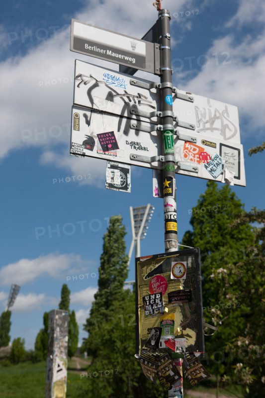Allemagne (Germany), Berlin, Prenzlauer Berg, Mauer Park, vestiges du Mur de Berlin, panneaux et stickers,