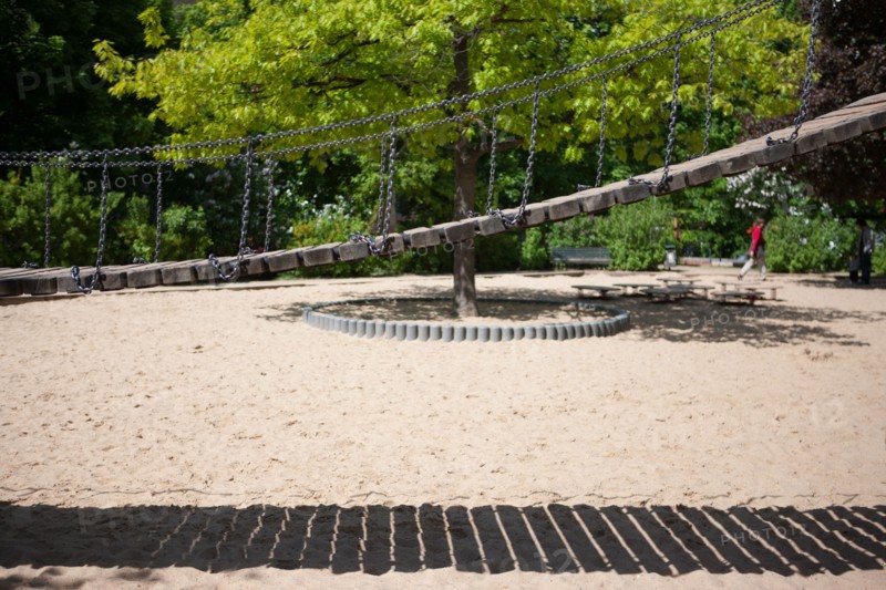 Allemagne (Germany), Berlin, Prenzlauer Berg, jardin public et jeux d'enfants