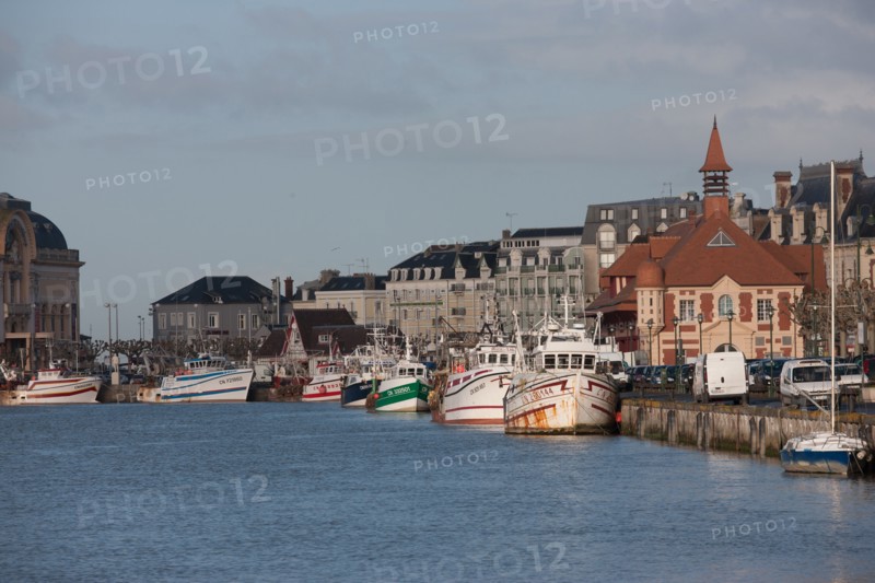 France, region Basse Normandie, Calvados, Cote fleurie, Trouville-sur-Mer, quai Fernand Moureaux, bateaux a quai,