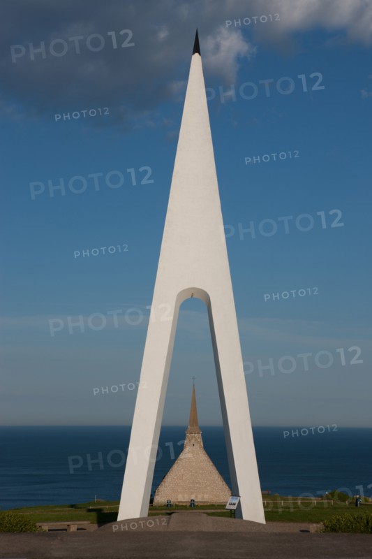 France, region Haute Normandie, Seine Maritime, pays des hautes falaises, Etretat, falaise d'amont, musee Nungesser et Coli, fleche,