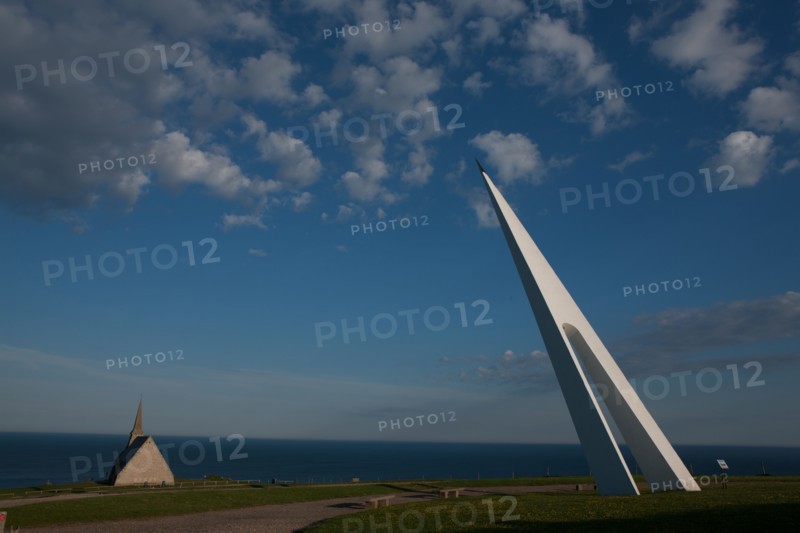 France, region Haute Normandie, Seine Maritime, pays des hautes falaises, Etretat, falaise d'amont, musee Nungesser et Coli, fleche,