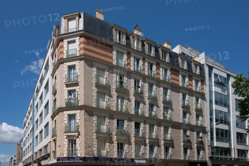 France, Ile de France, Hauts-de-Seine, ville de Clichy-la-Garenne, rue Henri Barbusse et rue Casteres, batiments,
Copyright notice: CRT PIdF