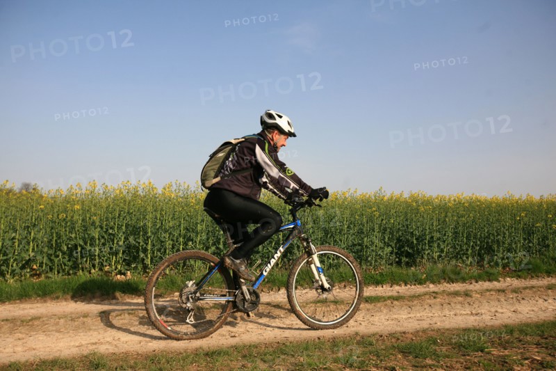 France, Haute Normandie, Seine Maritime, Abbaye du Valasse, journee des sports, randonnee, equitation, attelage et vtt, 30 mars 2014,