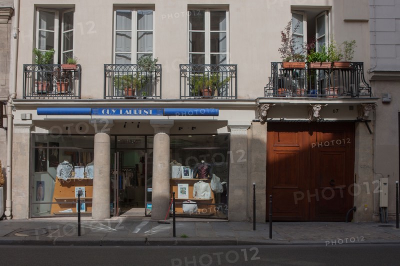 France, Ile de France, Paris 3e arrondissement, Le Marais, 67 rue de Turenne, detail de tete de taureau soutenant le balcon, facade sur rue, immeuble, ancienne boucherie sous le Premier Empire