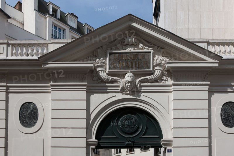 France, Ile de France, Paris 6e arrondissement, rue d'Assas, immeubles, lotissement sous Napoleon, facades, portail des Editions Hatier,