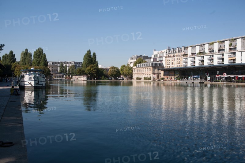 France, Ile de France, Paris, 19e arrondissement, bassin de la Villette, rotonde, architecte Claude-Nicolas Ledoux, pavillon d'octroi, ancienne barriere de Paris, metro Stalingrad, cinema mk2,