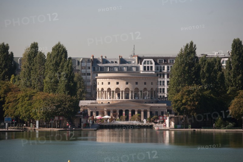 France, Ile de France, Paris, 19e arrondissement, bassin de la Villette, rotonde, architecte Claude-Nicolas Ledoux, pavillon d'octroi, ancienne barriere de Paris, metro Stalingrad,