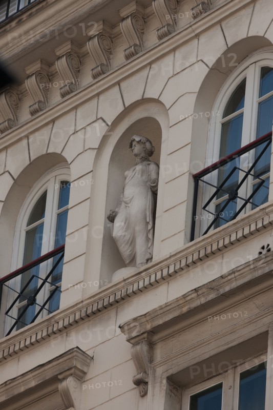 France, Ile de France, Paris 7e arrondissement, 81 rue du Bac, immeuble de rapport, 19e siecle,