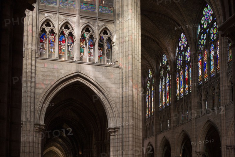 France, Ile de France, Seine Saint Denis, basilique de Saint-Denis, necropole des rois de France, nef, transept, vitraux,