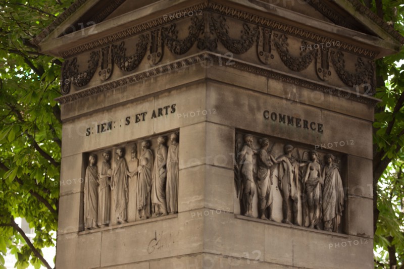 France, Region Ile de France, Paris 6e arrondissement, rue du Seminaire, fontaine, detail, relief,