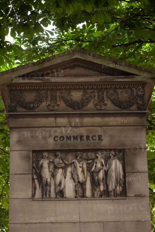 France, Region Ile de France, Paris 6e arrondissement, rue du Seminaire, fontaine, detail, relief,