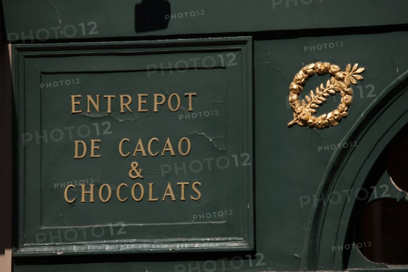 France, Ile de France, Paris 7e arrondissement, 30 rue des Saints-Peres, boutique Debauve et Gallais, chocolaterie, histoire, facade, gastronomie,