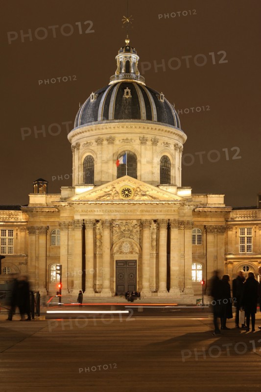 France, Ile de France, Paris 6e arrondissement, quai de Conti et pont des Arts, Institut de France, coupole, Academie Française, Collège des Quatre-Nations,