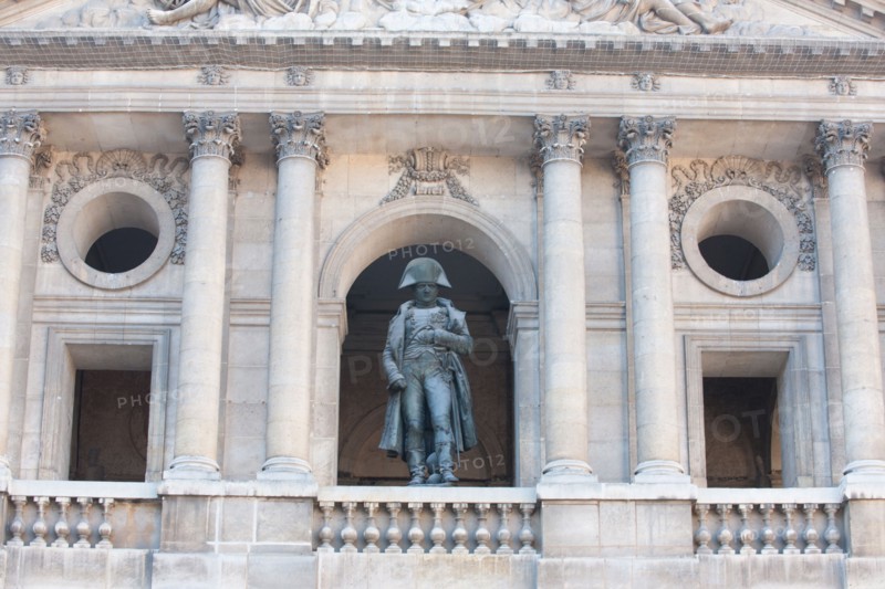 France, Ile de France, Paris 7e arrondissement, cour des Invalides, statue de Napoleon 1er, sculpteur Charles Emile Marie Seurre, 1833, bronze,