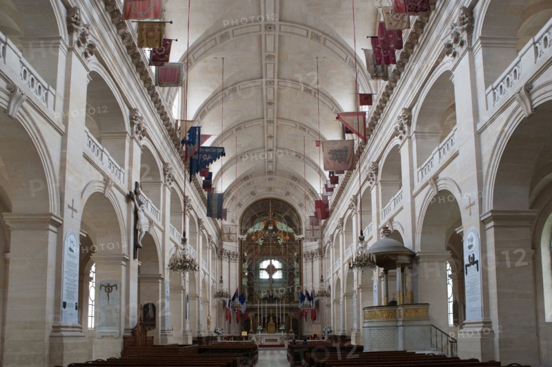 France, Ile de France, Paris 7e arrondissement, cathedrale Saint Louis des Invalides, nef avec drapeaux pris a l'ennemi par les troupes de Napoleon 1er,