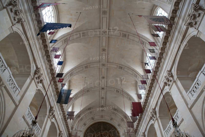 France, Ile de France, Paris 7e arrondissement, cathedrale Saint Louis des Invalides, nef avec drapeaux pris a l'ennemi par les troupes de Napoleon 1er,