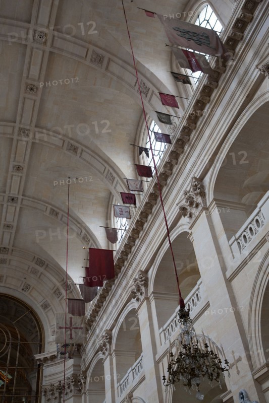 France, Ile de France, Paris 7e arrondissement, cathedrale Saint Louis des Invalides, nef avec drapeaux pris a l'ennemi par les troupes de Napoleon 1er,