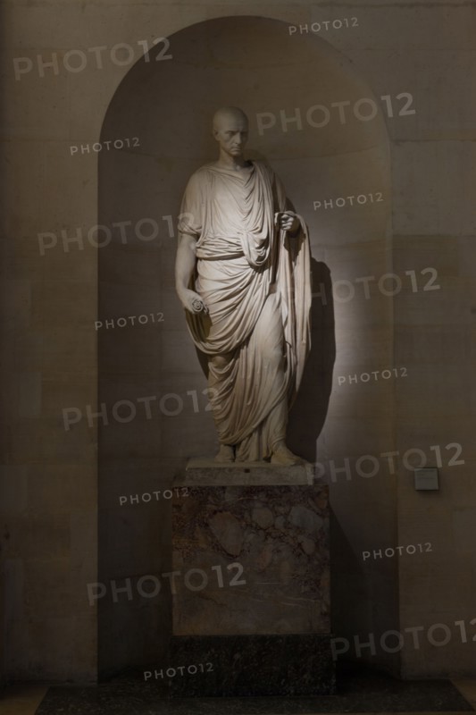 France, Ile de France, Paris 1er arrondissement, musee du Louvre, aile Sully, escalier Henri IV, statue de Ciceron orateur par le sculpteur Lemot