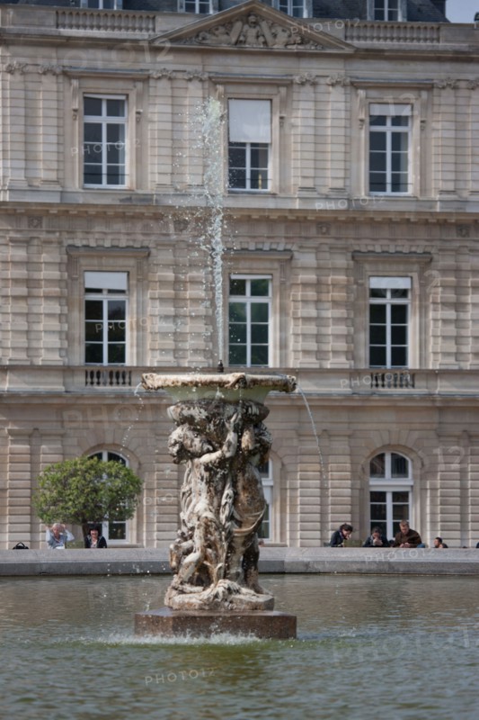 France, Ile de France, Paris 6e arrondissement, Jardin du Luxembourg, Palais du Senat, bassin central, fontaine, eau, sculpture,