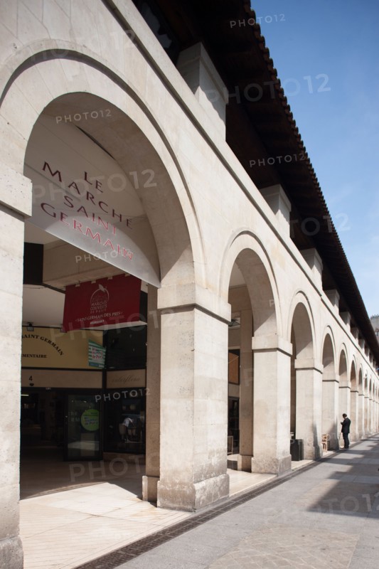 France, Ile de France, Paris 6e arrondissement, marche Saint-Germain, arcades, commerce, architecte Jean Blondel,