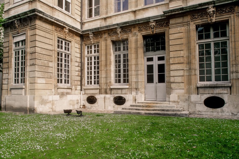 France, Ile de France, Paris 5e arrondissement, 47 quai des Tournelles, Hotel Miramion, ancien musee de la Medecine, desormais propriete privee, facade sur jardin,