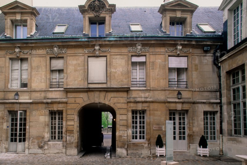 France, Ile de France, Paris 5e arrondissement, 47 quai des Tournelles, Hotel Miramion, ancien musee de la Medecine, desormais propriete privee, facade sur cour,