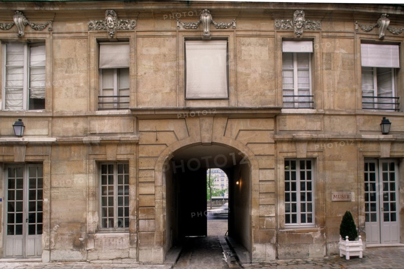France, Ile de France, Paris 5e arrondissement, 47 quai des Tournelles, Hotel Miramion, ancien musee de la Medecine, desormais propriete privee, facade sur cour,
