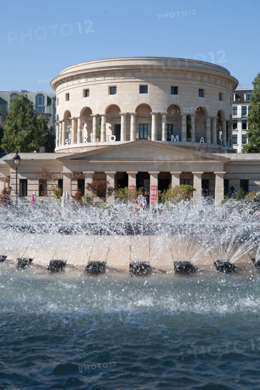 France, Ile de France, Paris 19e arrondissement, bassin de la Villette, rotonde, Claude-Nicolas Ledoux, pavillon d'octroi, ancienne barrriere de Paris, metro Stalingrad,