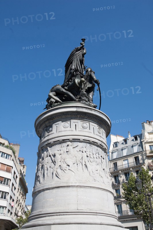 France, Ile de France, Paris 17e arrondissement, Place de Clichy, statue du marechal Moncey, sculpture, piedestal, relief representant la defense de Paris par Moncey a la barriere de Clichy, en 1814