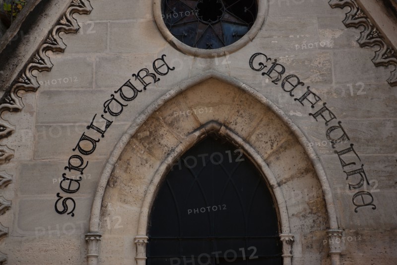 France, Ile de France, Paris 20e arrondissement, cimetiere du Pere Lachaise, sepulture, 43e division, chapelle funeraire du banquier Jean-Louis Greffulhe et de sa famille, architecte alexandre Theodore Brongniart, style neo gothique, premiere chapelle funeraire du Pere-Lachaise