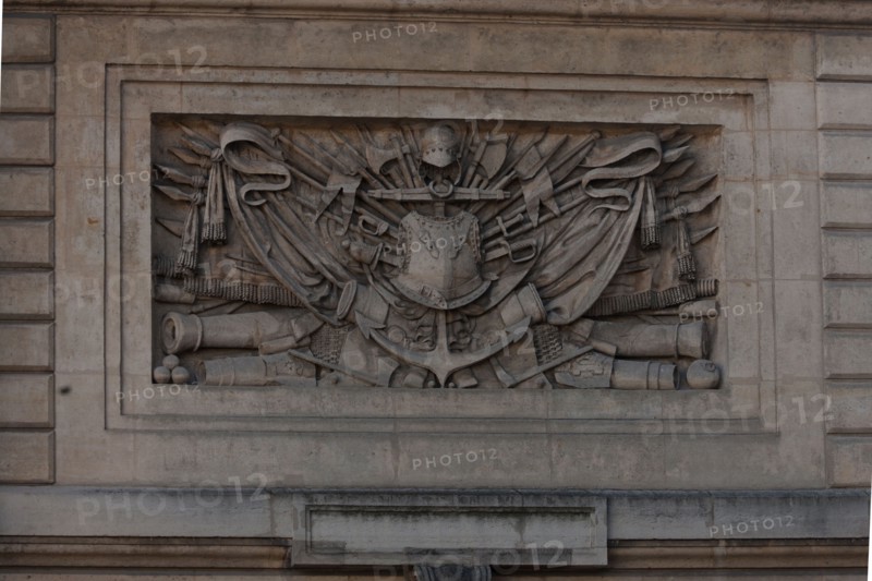 France, Ile de France, Paris 5e arrondissement, rue Descartes, rue de la Montagne Sainte-Genevieve, detail du fonton de l'ancienne Ecole Polytechnique, bas relief, sculpture,