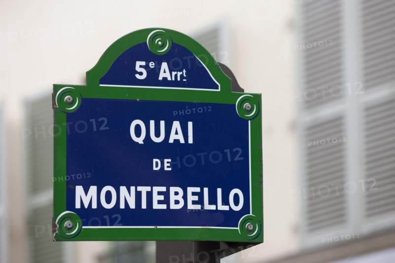 France, Ile de France, Paris 6e arrondissement, plaque du quai de Montebello,