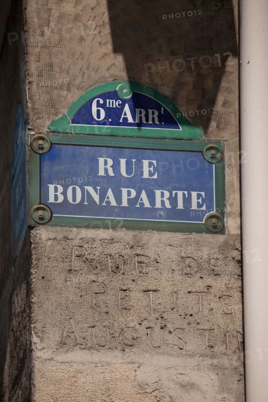 France, Ile de France, Paris, 6e arrondissement, rue Bonaparte, ancien marquage de rue, rue des Petits-Augustins, signaletique,