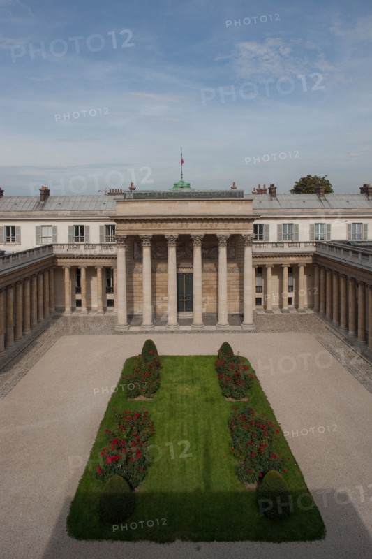 France, Ile de France, Paris 7e arrondissement, Hotel de Salm, rue de Lille, Grande Chancellerie de la Legion d'Honneur, Palais de la Legion d'Honneur, Musee, architecte Pierre Rousseau, colonnade, cour d'honneur