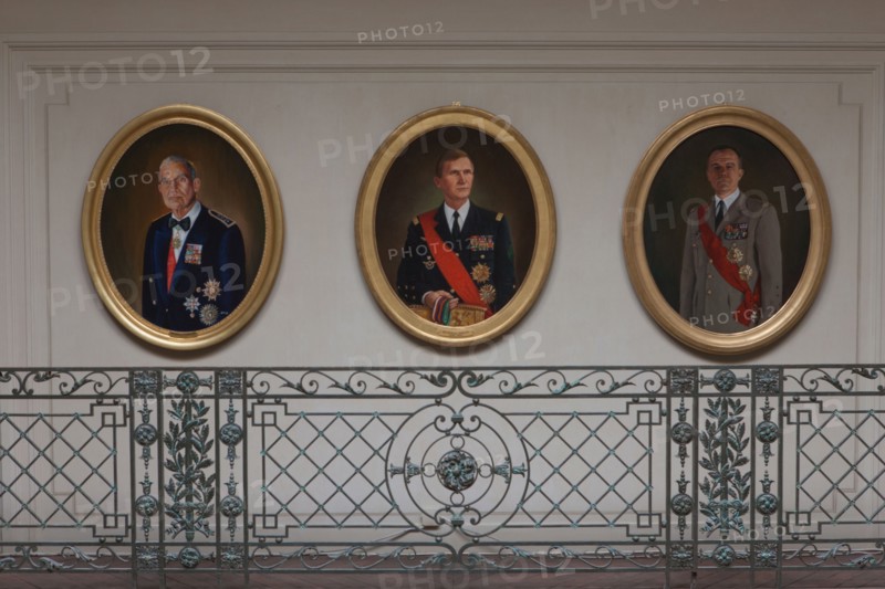 France, Ile de France, Paris 7e arrondissement, Hotel de Salm, rue de Lille, Grande Chancellerie de la Legion d'Honneur, Palais de la Legion d'Honneur, Musee, architecte Pierre Rousseau, partie haute Grand vestibule, portrait de 3 grands chanceliers de la Legion d'Honneur : general Forray, general Douin, general Kelche.
