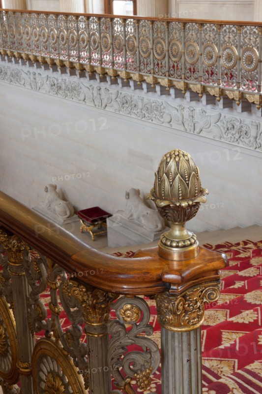 France, Ile de France, Paris 6e arrondissement, Palais du Luxembourg, Senat, grand escalier d'honneur, Napoleon 1er, lionnes et decors premier empire,