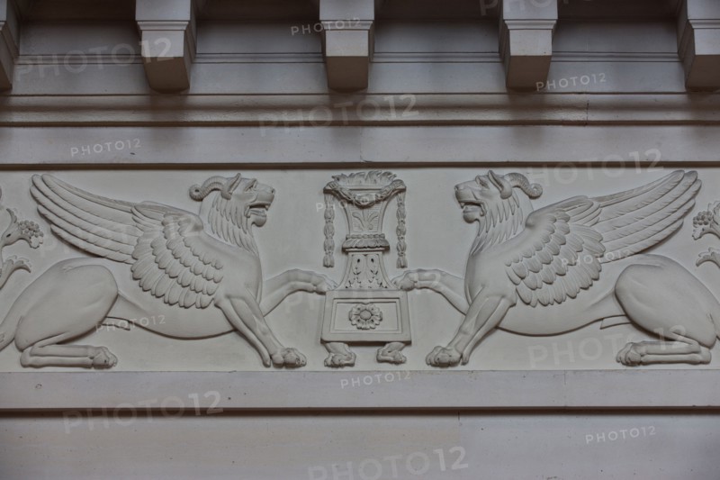 France, Ile de France, Paris 6e arrondissement, Palais du Luxembourg, Senat, grand escalier d'honneur, Napoleon 1er, lionnes et decors premier empire,